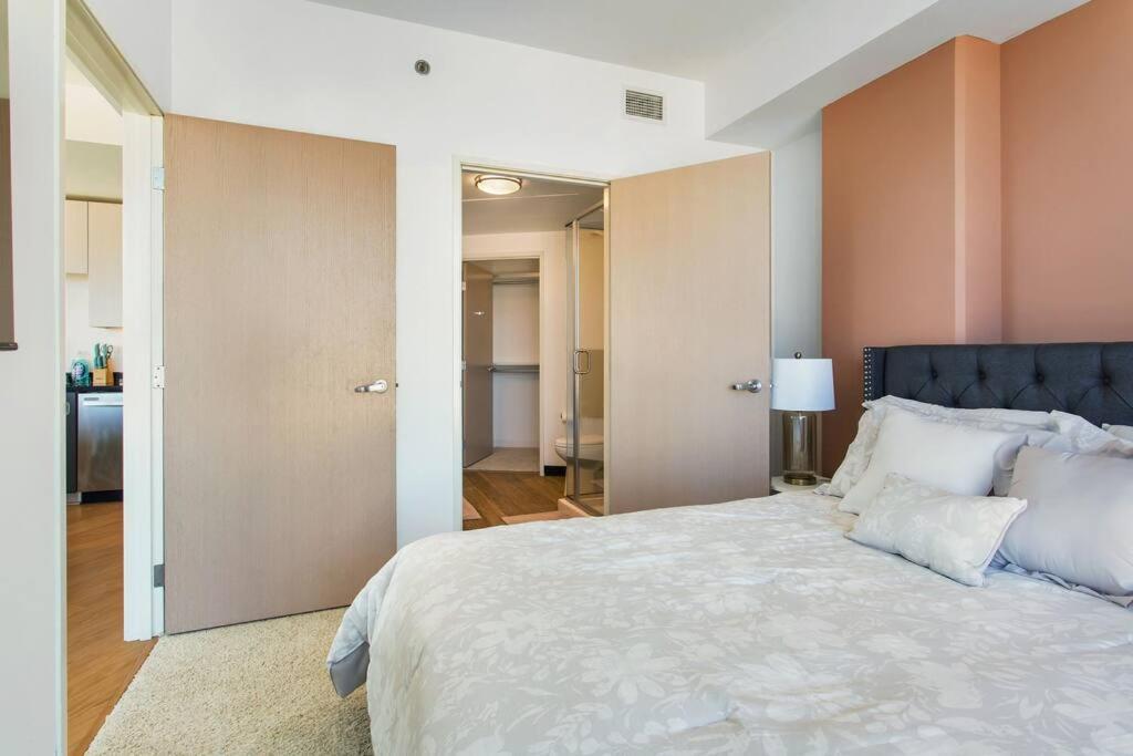 Lovely Upscale High Rise Private Parking & Pool Apartamento Los Angeles Exterior foto