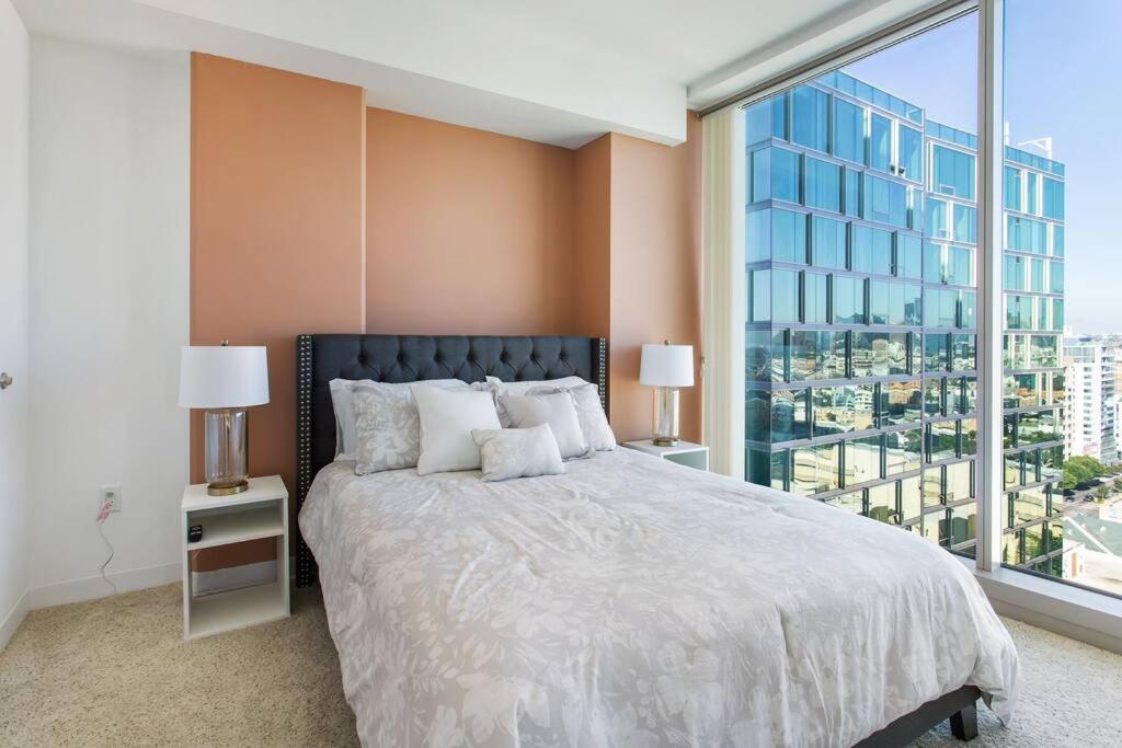 Lovely Upscale High Rise Private Parking & Pool Apartamento Los Angeles Exterior foto