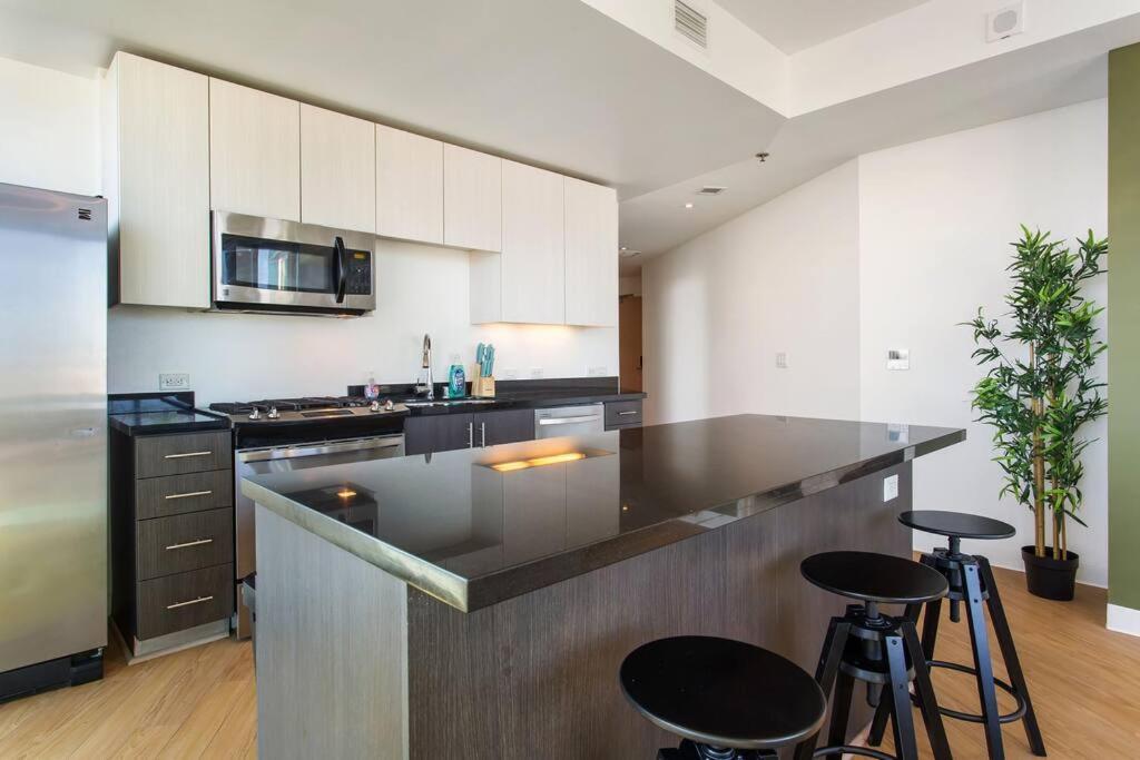 Lovely Upscale High Rise Private Parking & Pool Apartamento Los Angeles Exterior foto