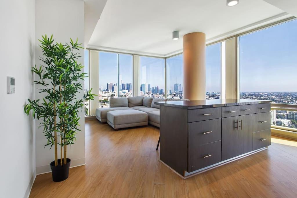 Lovely Upscale High Rise Private Parking & Pool Apartamento Los Angeles Exterior foto