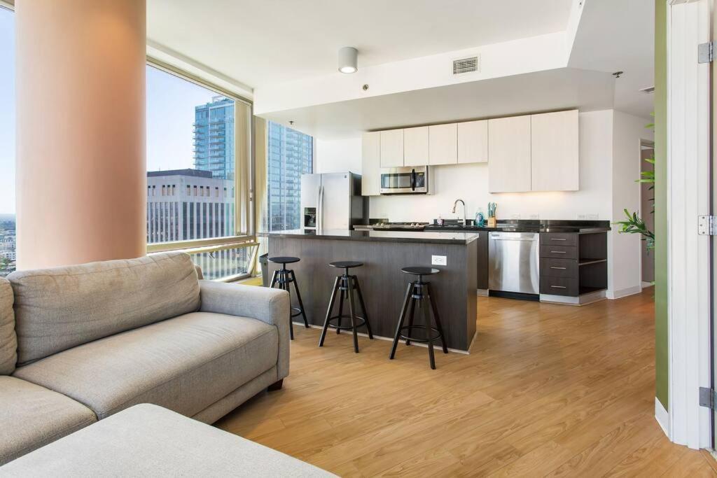 Lovely Upscale High Rise Private Parking & Pool Apartamento Los Angeles Exterior foto